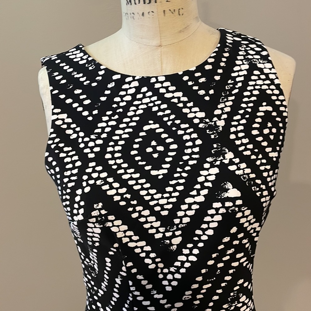 Mario Serrani sleeveless below knee sheath dress - Picture 2 of 7
